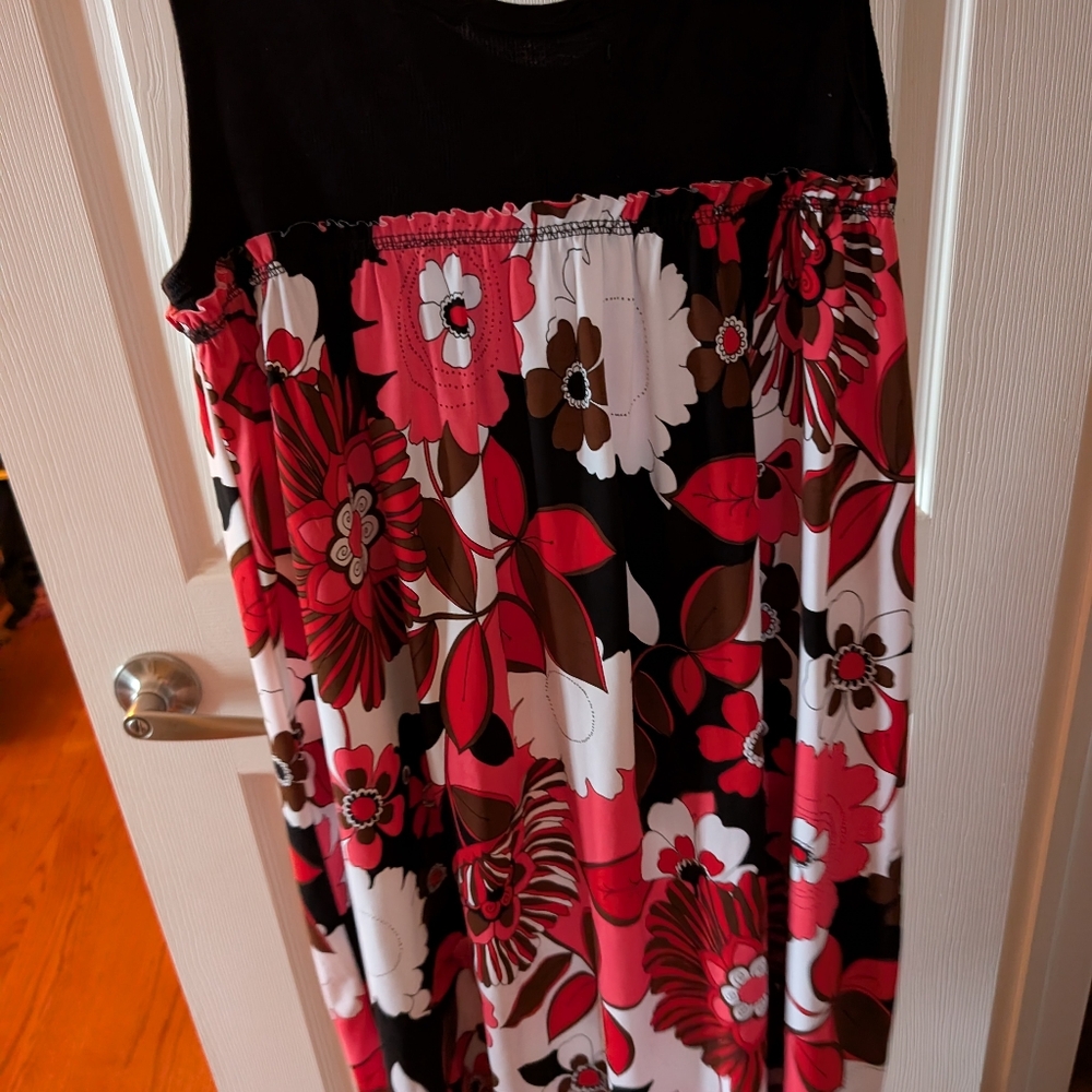 Flowy Dress - Picture 2 of 3